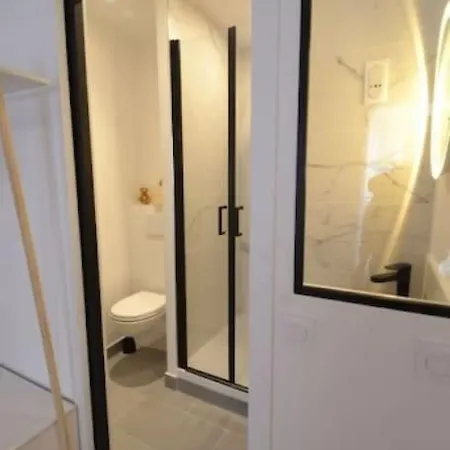 Elegant Divine Sun Quartier Canal St Martin Paris