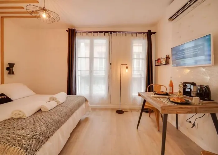 Elegant Divine Sun Quartier Canal St Martin Apartman *