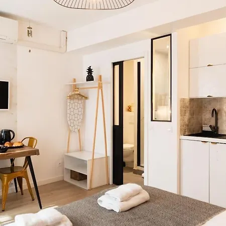 Elegant Divine Sun Quartier Canal St Martin * Parijs